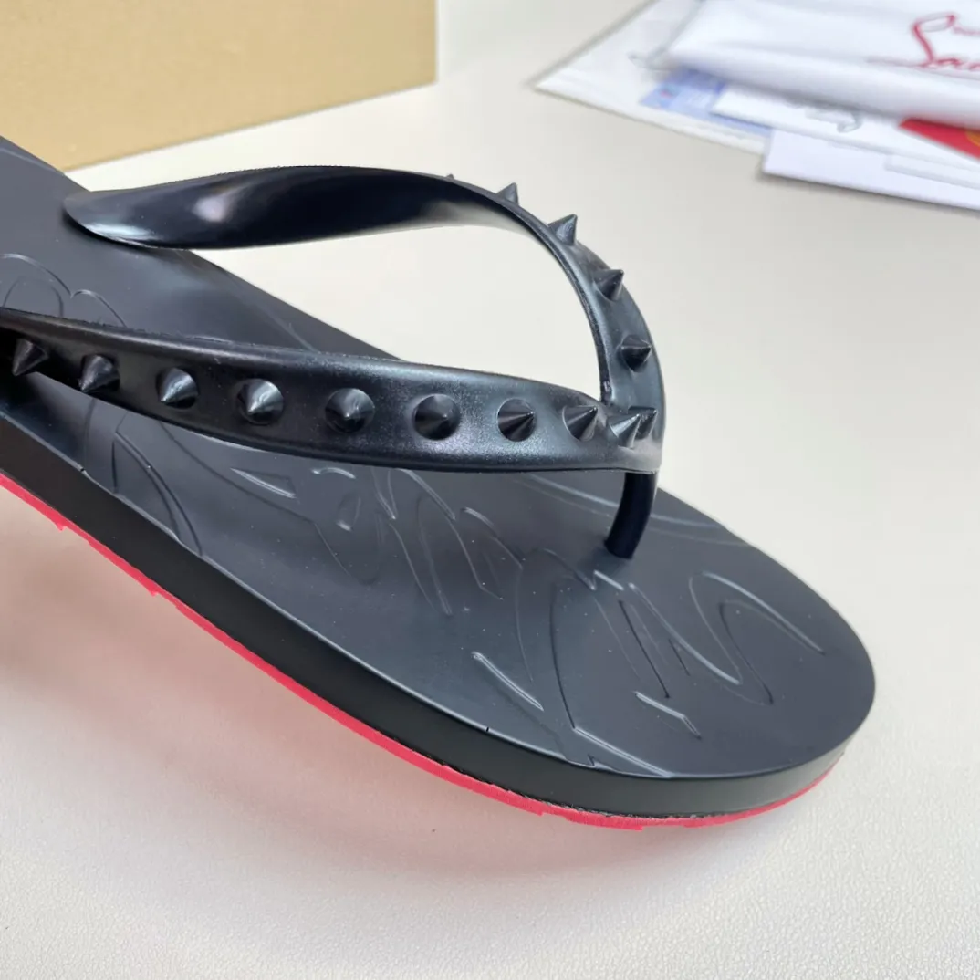 [CL red sole shoes] P: 260💰 size 38-45. Men's classic slippers, made on the official website 1:1, the original factory specializes in original materials ➖ OEM production ➖ Original ultra-light anti-slip outsole. Super fashionable and super comfortable, handsome on the feet, a must-have for men in summer! .